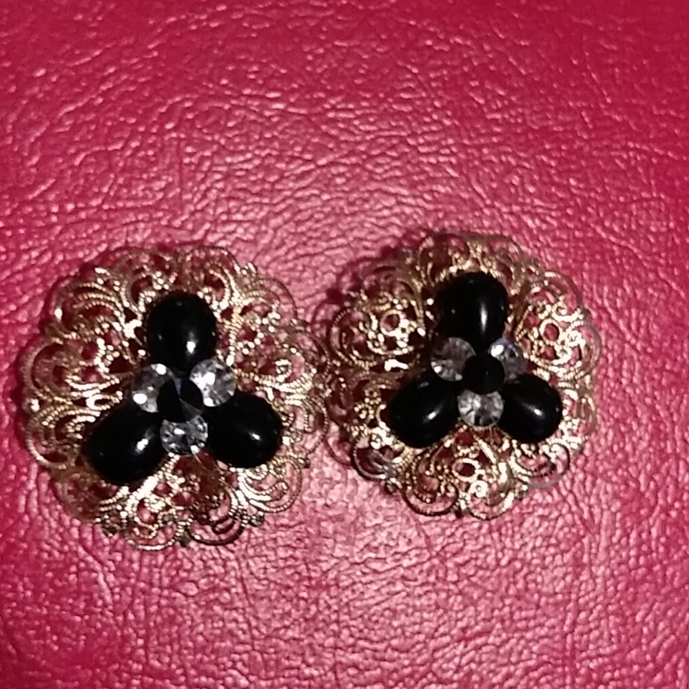 VINTAGE TWO SISTERS CLIP EARRINGS